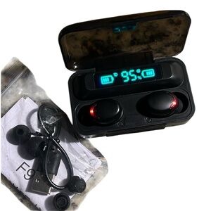 WIRELESS♦️♦️EARBUDS/POWER BANK